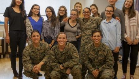 Fotografie de la Activity with the Female Engagement Team of the 22nd Marine Expeditionary Unit
