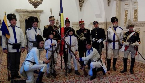 Fotografie de la Participation in the opening of the exhibition 