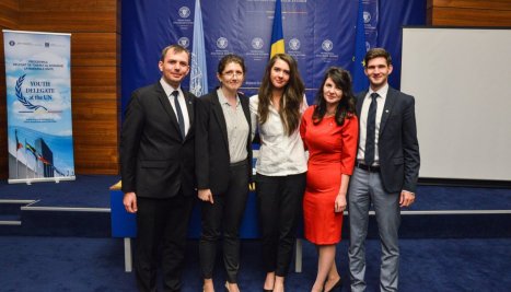 Fotografie de la  10 ani ai programului „Delegat de Tineret la ONU”
