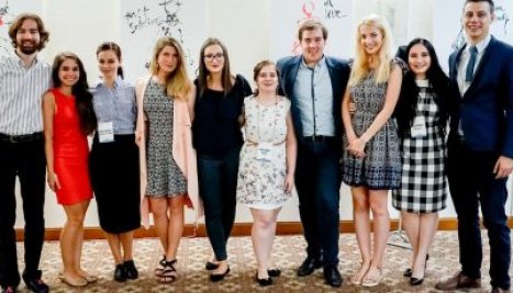 Fotografie de la Ceremonia de închidere a Academiei UNESCO a Tinerelor Femei