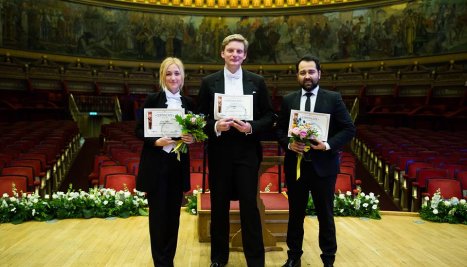 Fotografie de la Anton Shaburov has proved that he is the best young conductor in the world during the Jeunesses Musicales Gala Concert at the Romanian Athenaeum