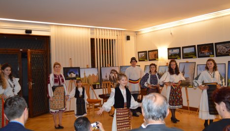 Fotografie de la Clothing and songs from the folklore