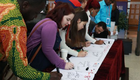 Fotografie de la Jurnal de participare în cadrul Forumului Internațional de Tineret privind Creativitatea și Patrimoniul de-a lungul Drumurilor Mătăsii 