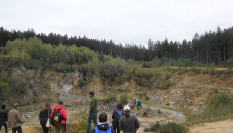 Fotografie de la Geoparcul Dinozaurilor și-a prezentat geoprodusele în Geoparcul Železné hory din Cehia