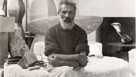 Fotografie de la Expoziţia personală de artă fotografică itinerantă „Brâncuși – Calea nesfârşită a luminii”