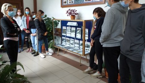 Fotografie de la Colegiul Național „Calistrat Hogaș” din Piatra-Neamț a pregătit în acest an un program de activități dedicat Zilei Internaționale a Comemorării Victimelor Holocaustului. 